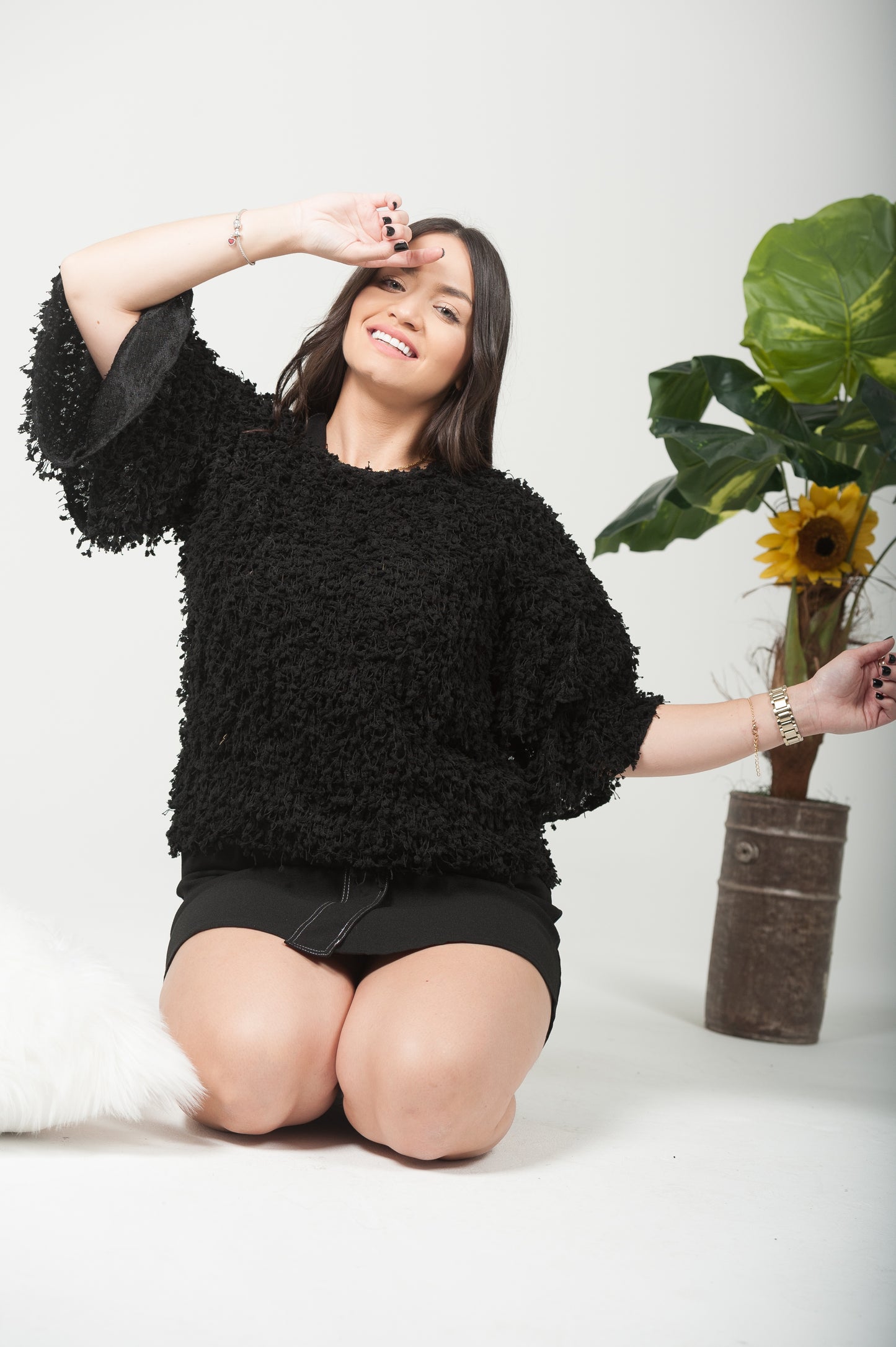BLACK SWEATER